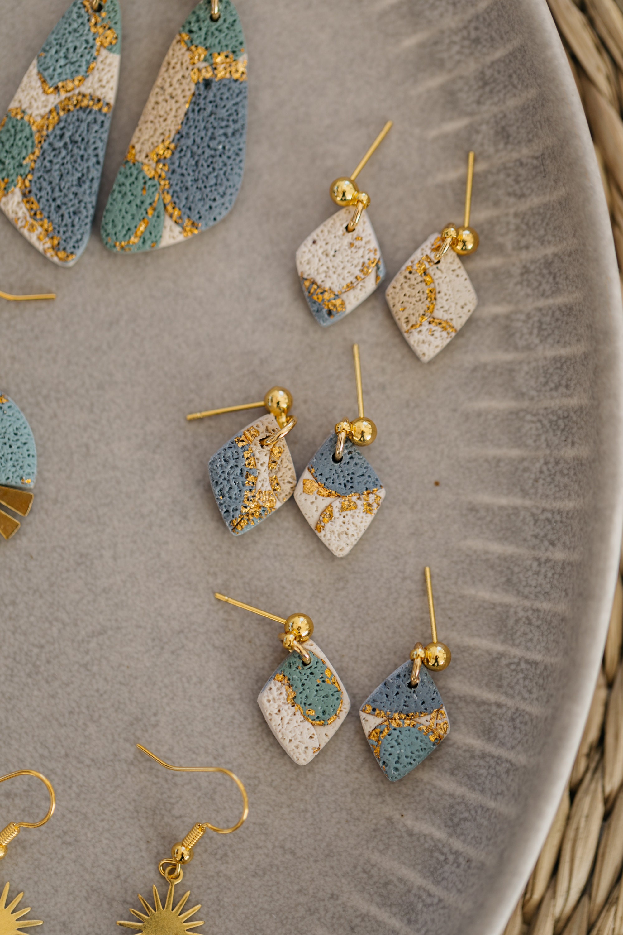 Polymer Clay Ohrringe, Ohrringe, Gold, Blattgold, Clay Ohrringe, Ton Ohrringe, Blau, Grün, Creme