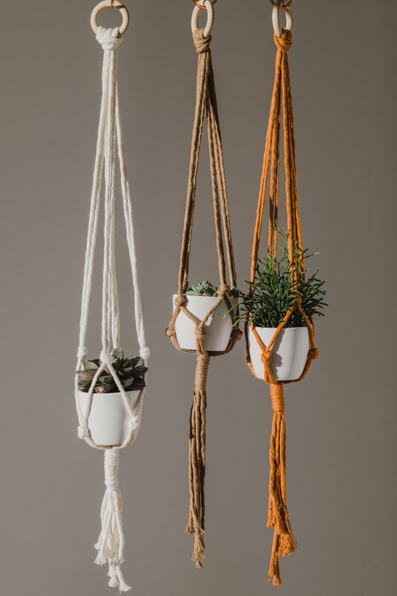 Makramee Blumenampel, Blumenampel, verschiedene Farben, Makramee, Macrame, Boho, Hängeampel, Geschenkidee, für kleine Blumentöpfe