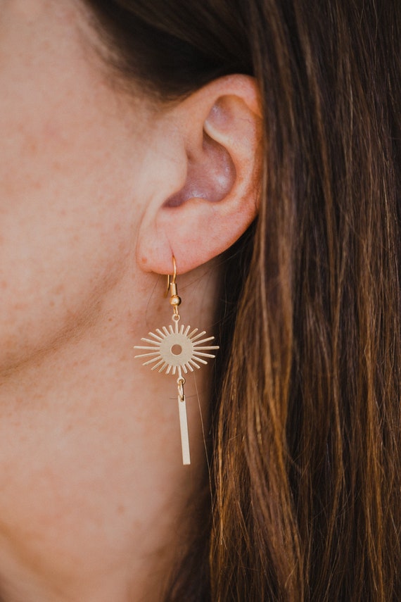 golden sun brass earrings // leightweight earrings // sun earring // minimalistic earrings // sun brass earrings // dangle earrings