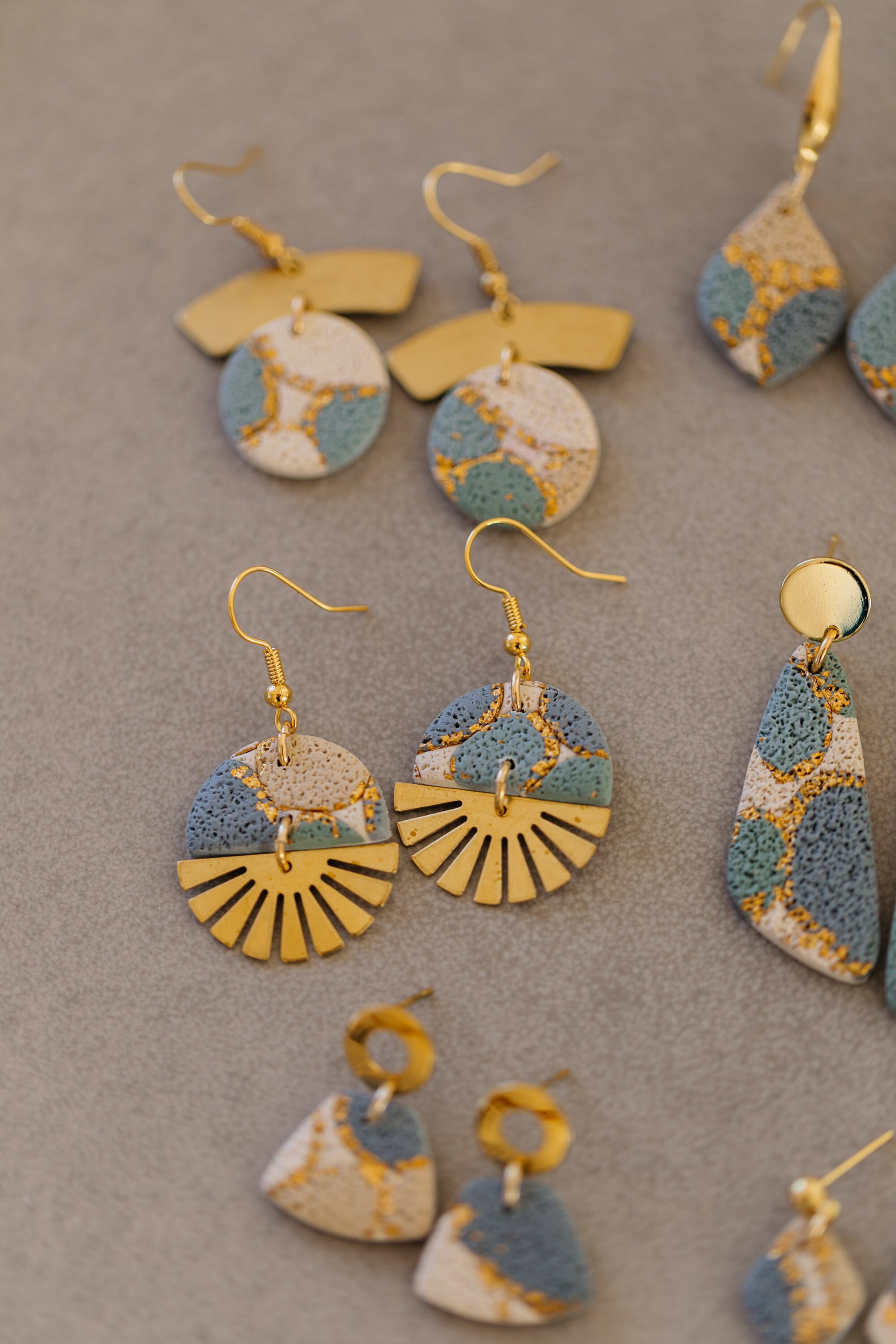 Polymer Clay Ohrringe, Ohrringe, Gold, Blattgold, Clay Ohrringe, Ton Ohrringe, Blau, Grün, Creme