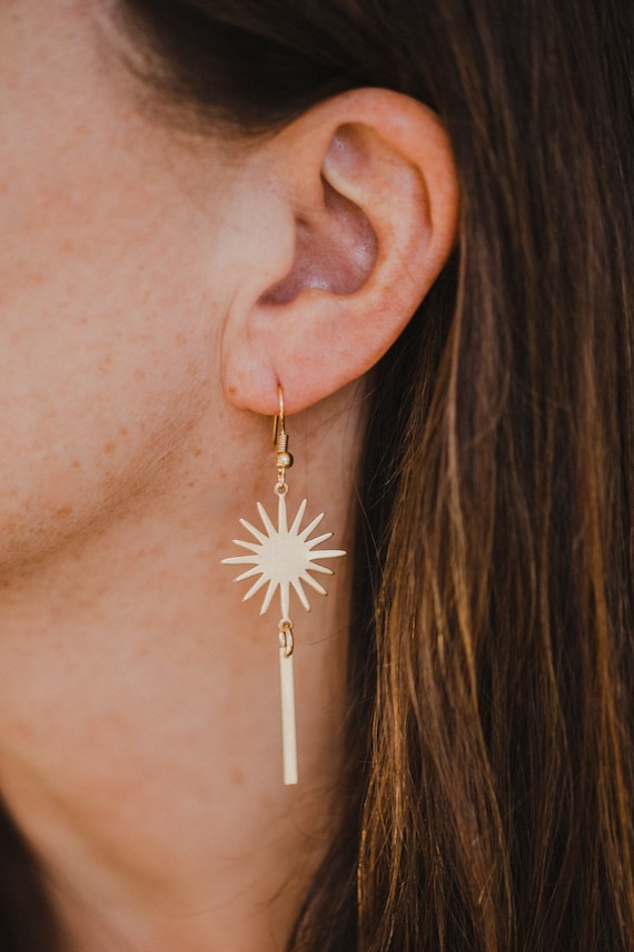 golden sun brass earings // leightweight earrings // golden sun earring // minimalistic earrings // golden brass earrings // dangle earring