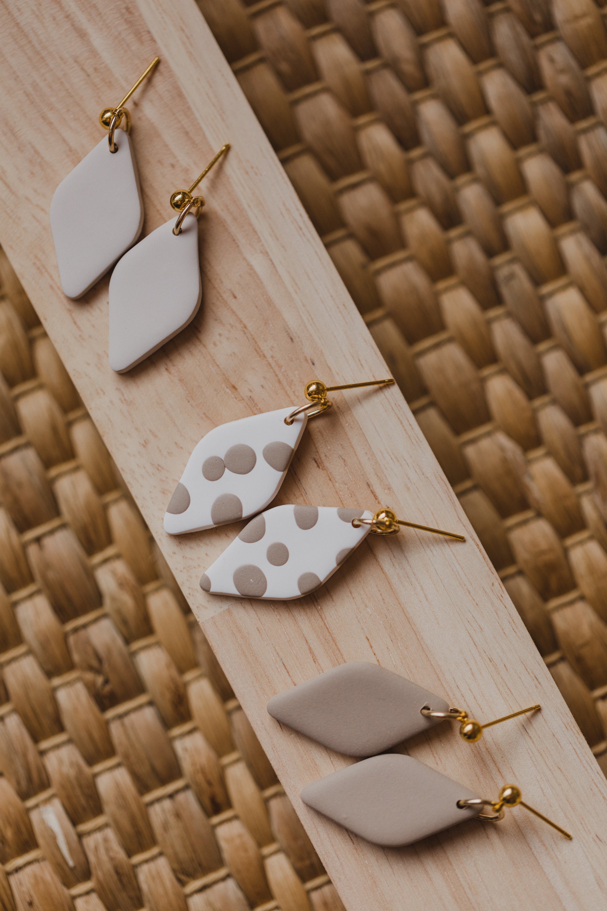 Polymer Clay Ohrringe, Ohrhänger, Ohrringe, Clay Ohrringe, Ton Ohrringe, Messing, creme