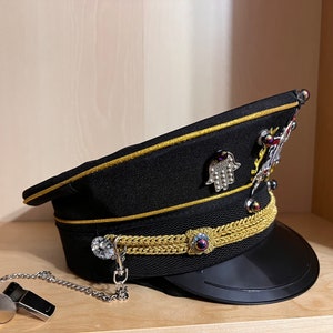 Tipsy captain hat