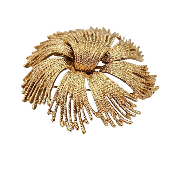 Monet Gold Tone Cordelia Brooch Rope Wire Twist Spray, Book Piece, Signed