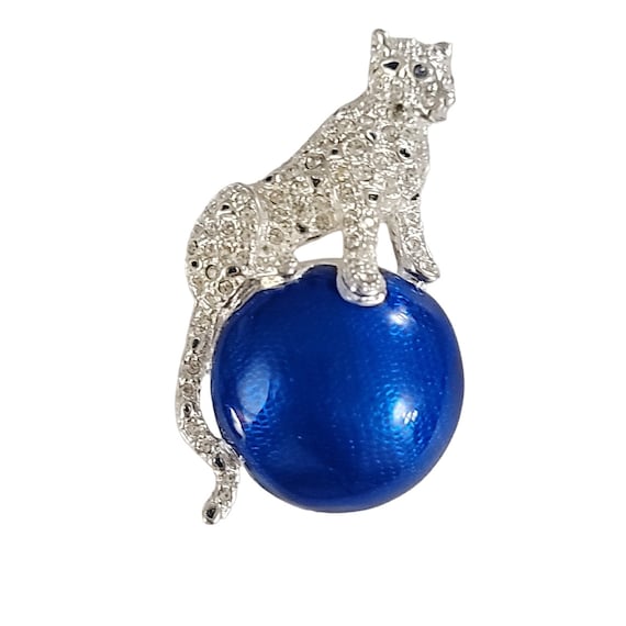 Napier Silver Tone Blue Enamel Clear Blue Rhinestone Leopard Cat On A Ball Brooch Pin, Signed K520