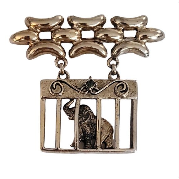 Gold Tone Caged Elephant Articulated Bar Brooch K80