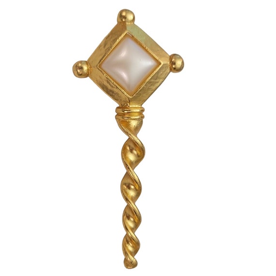 Gold Tone Faux Pearl Sceptre Style Pin Brooch E550