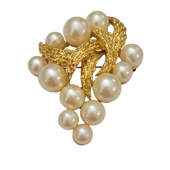 Trifari Crown Over T Gold Tone Faux Pearl Grape Cluster Brooch Pin, Signed M748