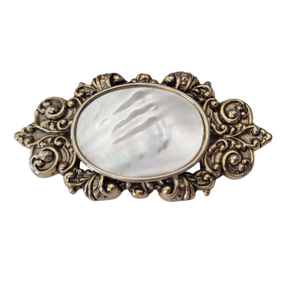 Vintage Gold Tone Oval Mother of Pearl Cameo Style Scrolled Repousse Frame Brooch Pin E582