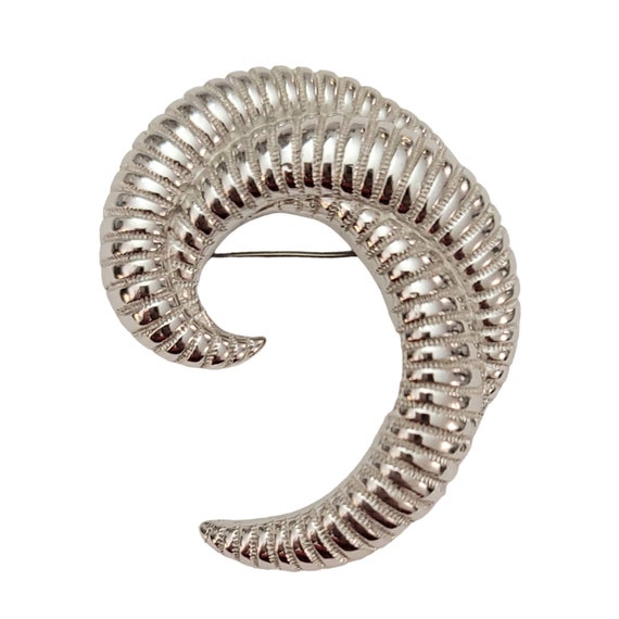 Monet Vintage Silver Tone Modernist Horn Style Ribbed C-Shaped Brooch, Signed K752