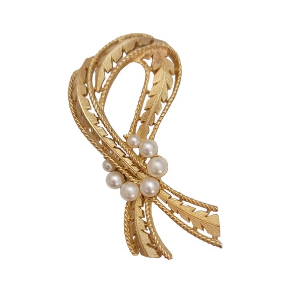 Trifari Crown Over T Gold Tone Faux Pearl Leafy Ribbon Knot Textured Brooch Pin, Signed E122