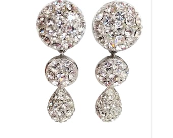 Christian Dior zilverkleurige helderkristal cirkelvormige hangclip-oorbellen, gesigneerd M596