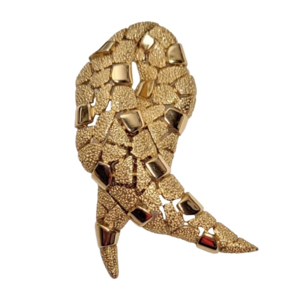 Trifari Crown Over T Vintage Gold-Tone Smooth, Textured Animal Print Ribbon Brooch, Signed