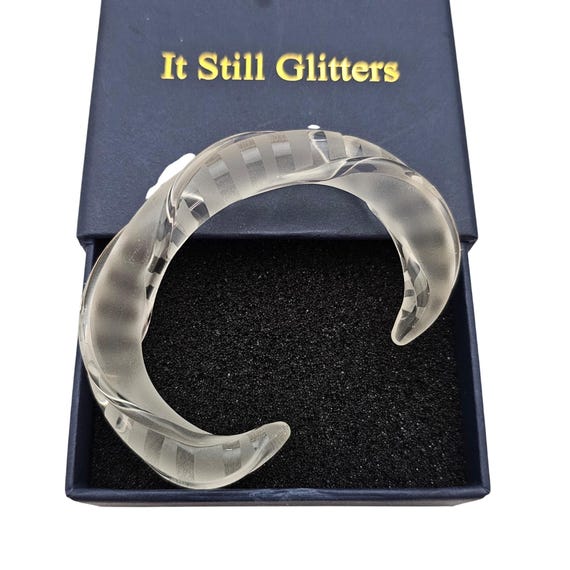 Glass, Clear Frosted Stripe Cuff Bracelet J728