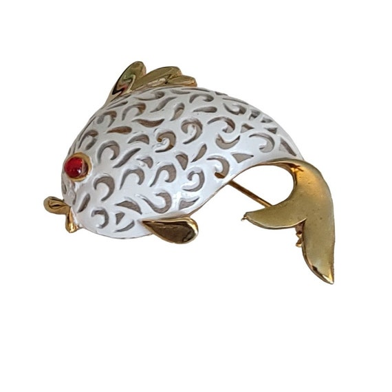 JJ Jonette Jewelry Co. White Enamel Red Cabochon Eye Fish Brooch, Signed K70