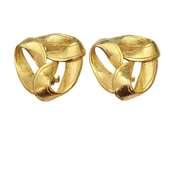Matte Gold Tone Love Mobius Knot Clip On Earrings C737