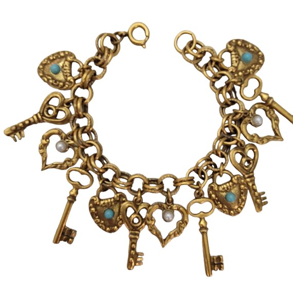 Vintage Gold Tone Loaded Heart And Skeleton Key Charm Bracelet E682