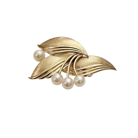14K Yellow Gold Mikimoto Pearl Brooch Linen Finish Leaf Pin Signed