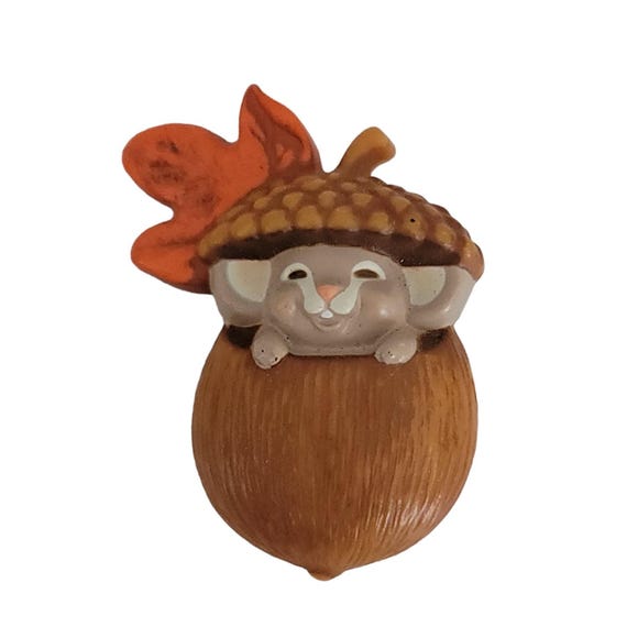 1985 Hallmark Vintage Autumn Fall Chipmunk in Acorn Pin Brooch, K328