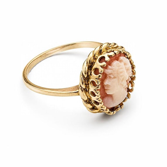 10K Gold Shell Carved Cameo Ring Size 5 J897