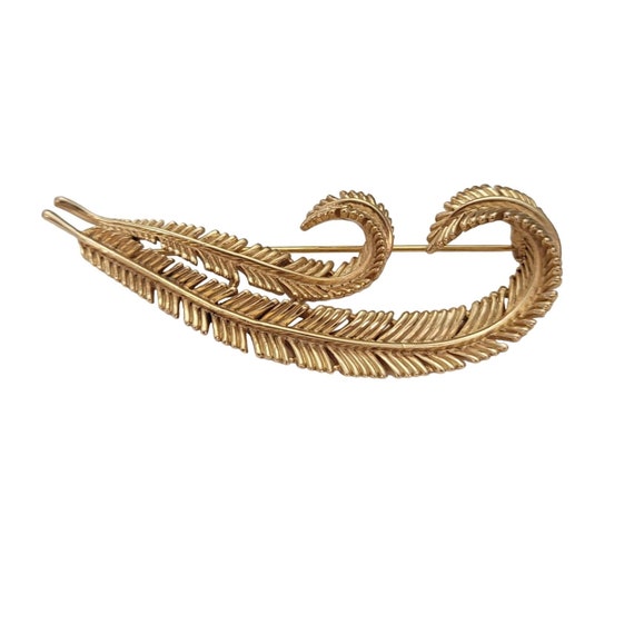Trifari Crown Over T Gold Tone Chunk Feather Palm Leaves Brooch Pin, Signed E585