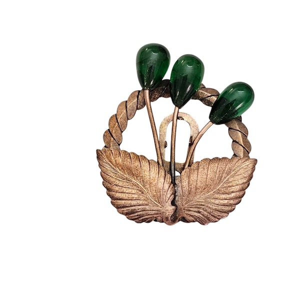 Green Poured Glass Gold Tone Open Round Fur Clip L540