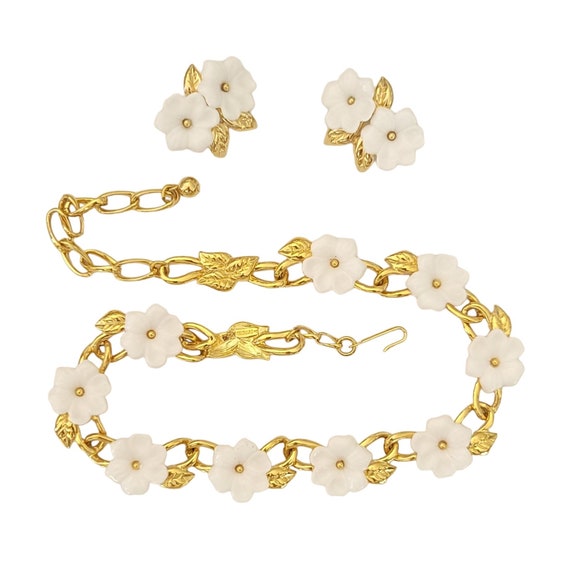 Trifari TM Gold Tone White Daisy Lucite Flower Necklace & Clip-On Earrings Set, Signed K358