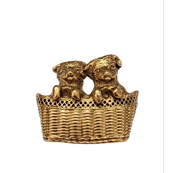 1928 Brand Gold Tone Dog Puppies In Weave Basket Brooch Pin K730