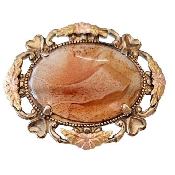 LSP (Peterson Co.) 1-20 12K GF Ornate Heart Floral Oval Agate Domed Cab Brooch Signed, J22