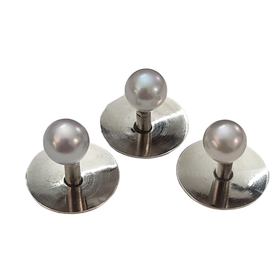 14k White Gold Vintage Pearl Buttons, Unsigned Comes In Original Box K900
