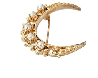 Broche de media luna con perla en oro amarillo de 14 quilates L977