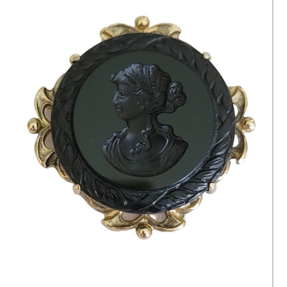 Gold Tone Black Carved Glass Intaglio Cameo Brooch Pin K368
