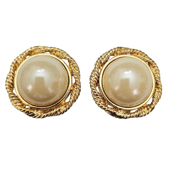 Gold Tone Faux Pearl Round Clip On Rope Edge Earrings C739
