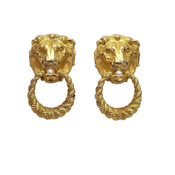 Lion Knocker-style Clip On Gold Tone Faux Pearl Earrings J696
