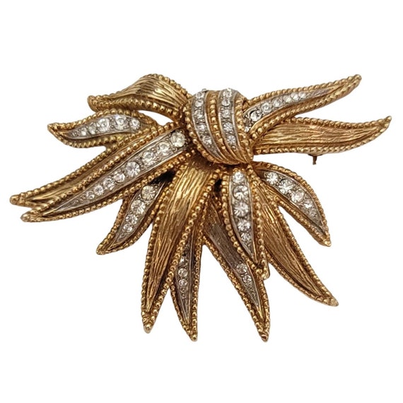 Gold Tone Clear Rhinestone Modernist Textured Leaf Knot Brooch Pin K850