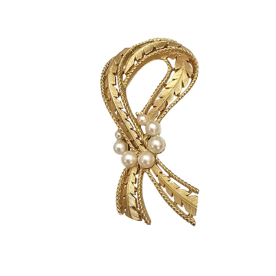 Trifari Gold Tone Faux Pearl Brooch Ribbon Feather Pin Signed, C768