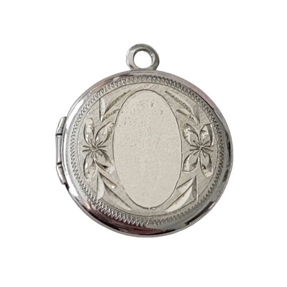 Sterling Silver Round Hinged Vintage Locket, E637
