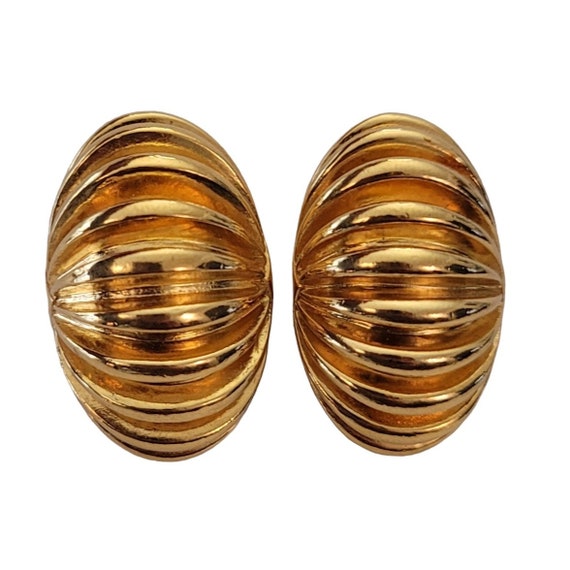 Gold Tone Shrimp Ribbed Style Clip-On Earrings E238