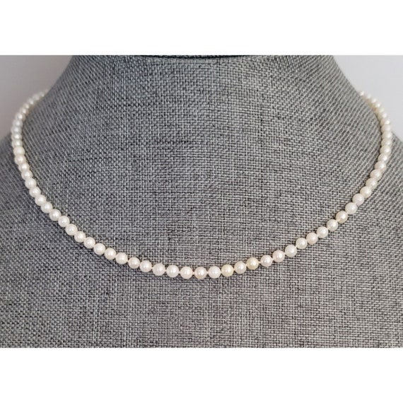 14k White Gold Pretty Clasp Knotted Genuine Pearl Strand, 17.5 Inches M394