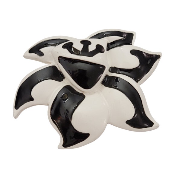Signed D.L. Black White Modernist Molded Flower Brooch Pin K631