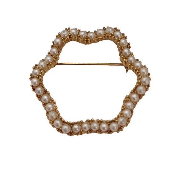 Gold Tone Faux Pearl Wavy Open Round Brooch, Designer Style E740