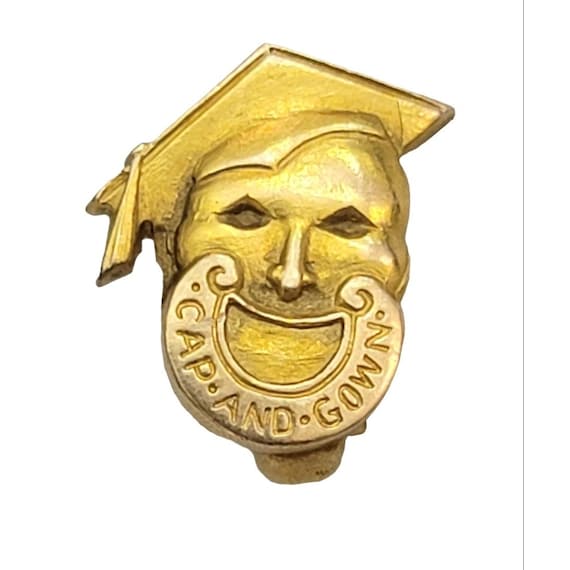 10k Yellow Gold Cap And Gown Face Pin, M233