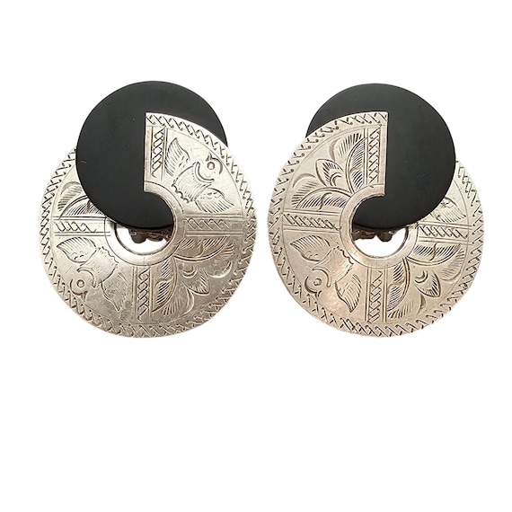 Silver Tone Round Tribal Etched Bird Print Black Disc Lucite Clip Earrings C780