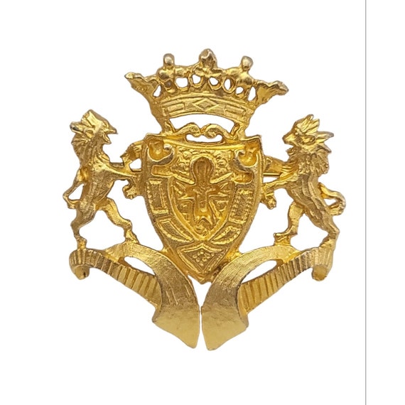 Maeve Carr New York Gold Tone Griffiths Shield Brooch, Signed K192