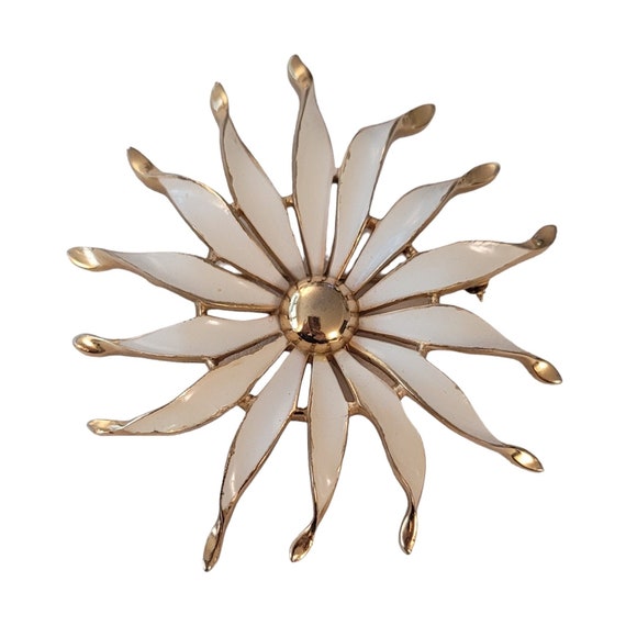 Trifari Crown Over T Gold Tone White Enamel Flower Petal Brooch Pin, Signed E460