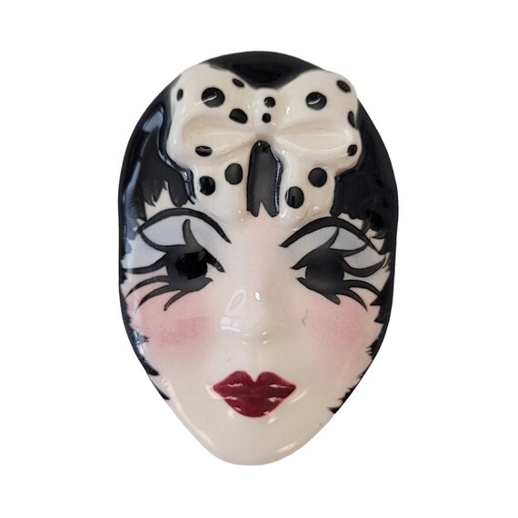 Fancy Faces New Orleans Glazed Ceramic Lady With Polka Dot Bow Pin Brooch, E825