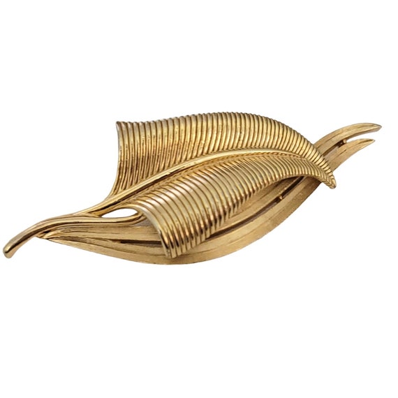 Trifari Crown Over T Vintage Gold Tone Ribbed Textured Modernist Leaf Brooch, Signed