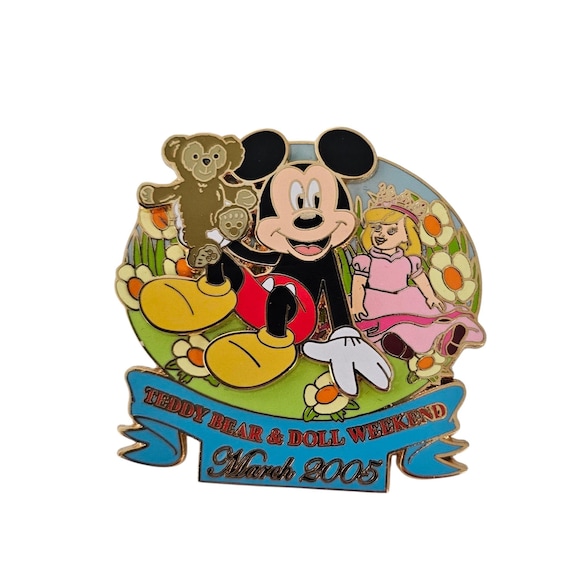 Disney 2005 Mickey Mouse Teddy Bear & Doll Weekend Pin