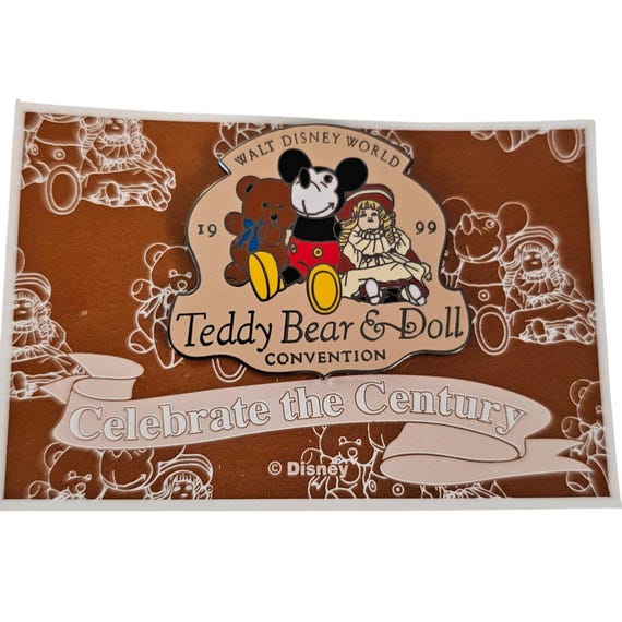 Walt Disney World 1999 Teddy Bear Doll Convention Pin