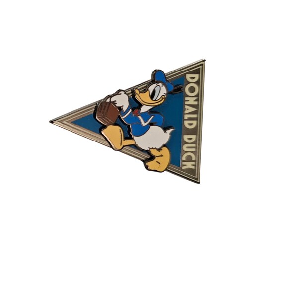 2009 Disney Donald Duck Pennant Flag Pin